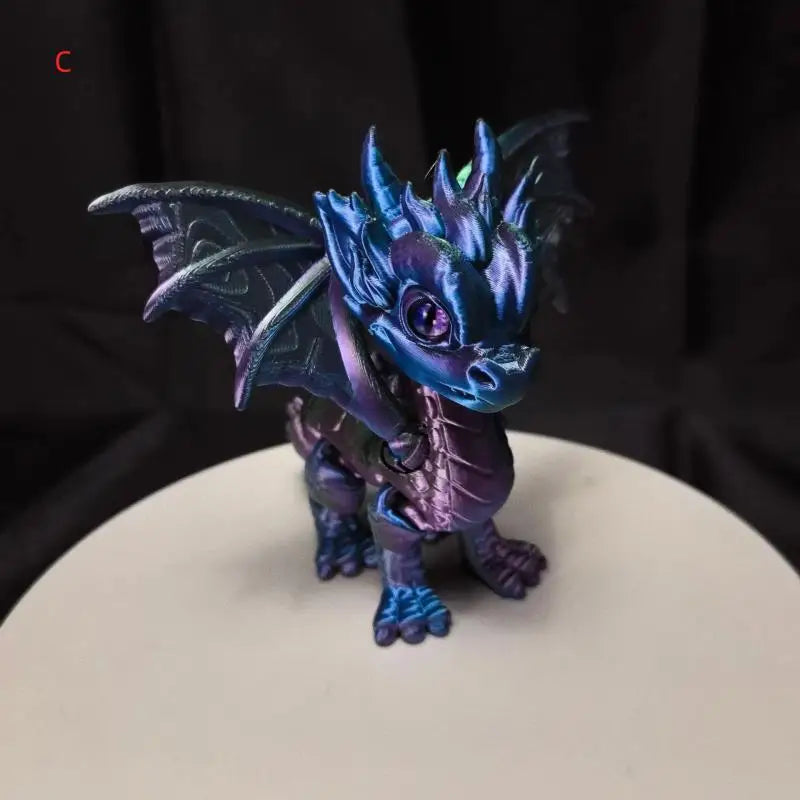 Dragon articulé imprimé en 3D avec ailes et queue rétractables.