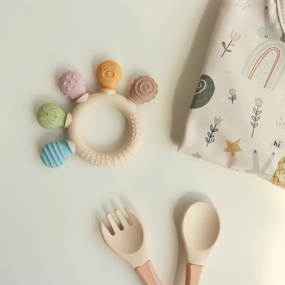 Anneau de dentition en silicone pour bébé.